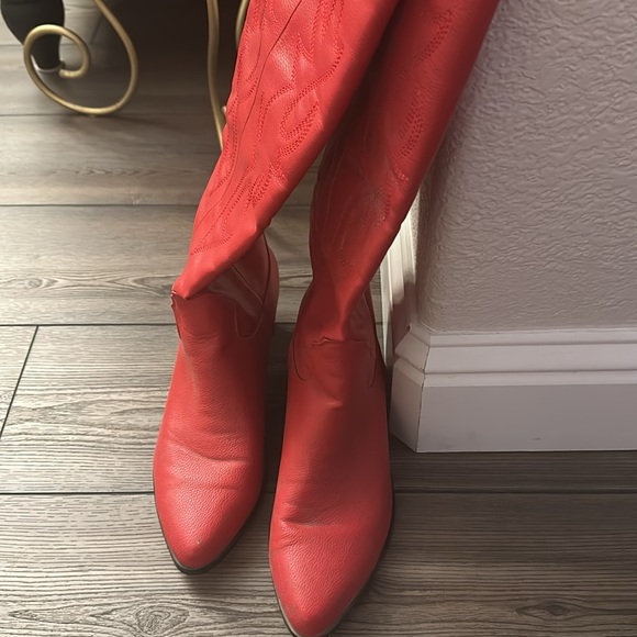 Tall red cowgirl boots - Picture 3 of 6